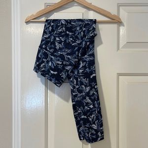 Lululemon navy patterned high-rise leggings, size 4. In great condition!